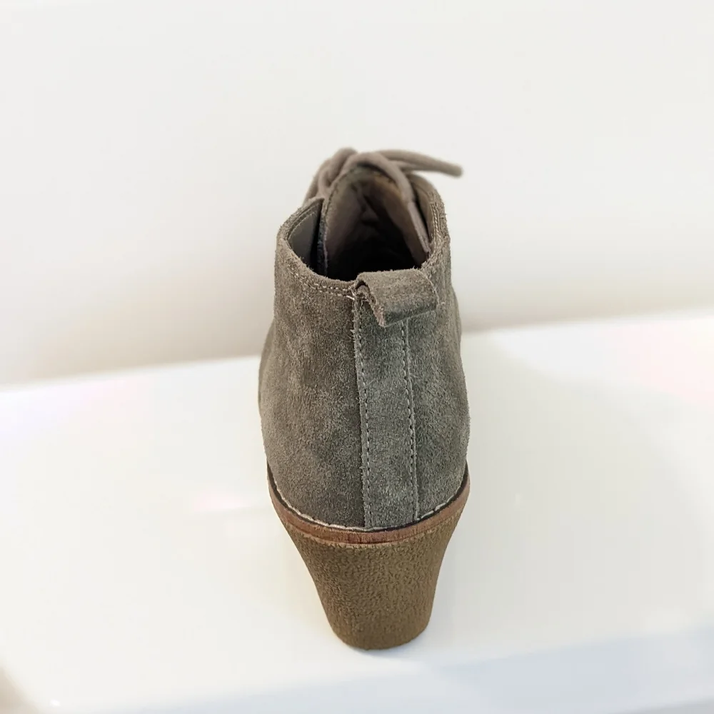 Suede wedges by White mountain